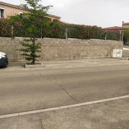 T1spacieux Et Calme, Avec Terrasse *