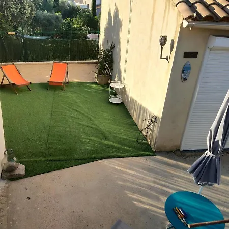 T1spacieux Et Calme, Avec Terrasse * Бокер